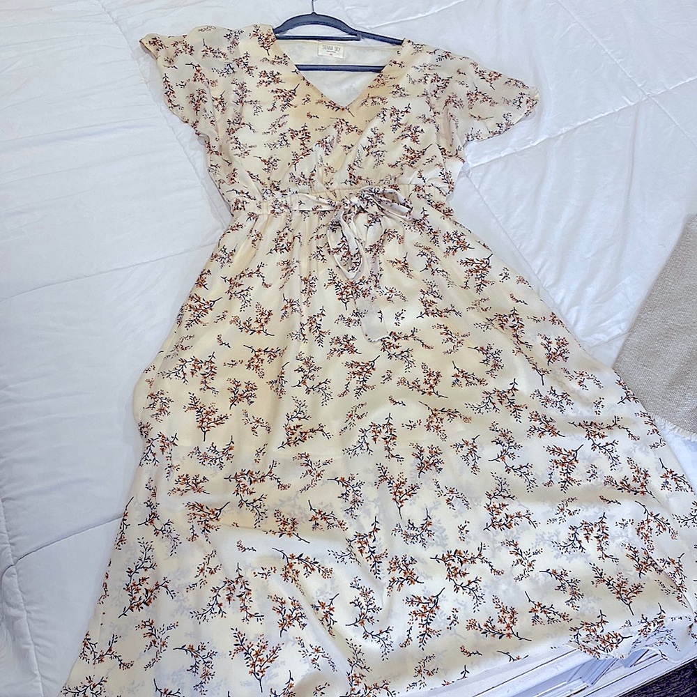 This is the perfect fall maxi-dress !